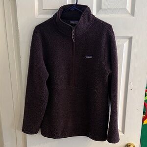 Patagonia Women's Dark Purple half zip fleece
Large
Rarely worn